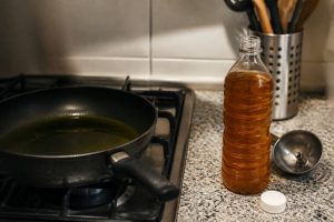 Aceite reciclado usos: ideas prácticas para aprovecharlo en casa