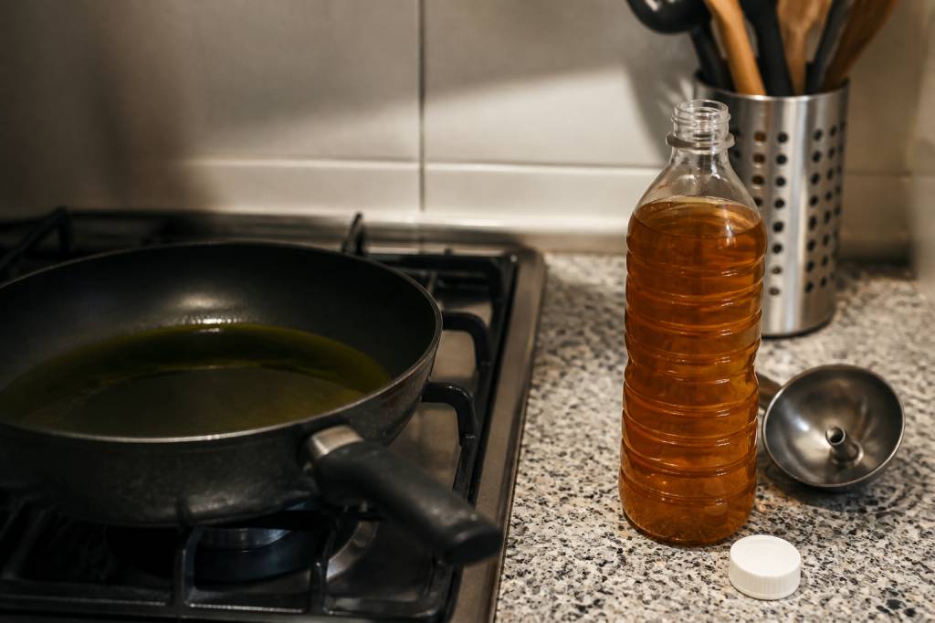 Aceite reciclado usos: ideas prácticas para aprovecharlo en casa